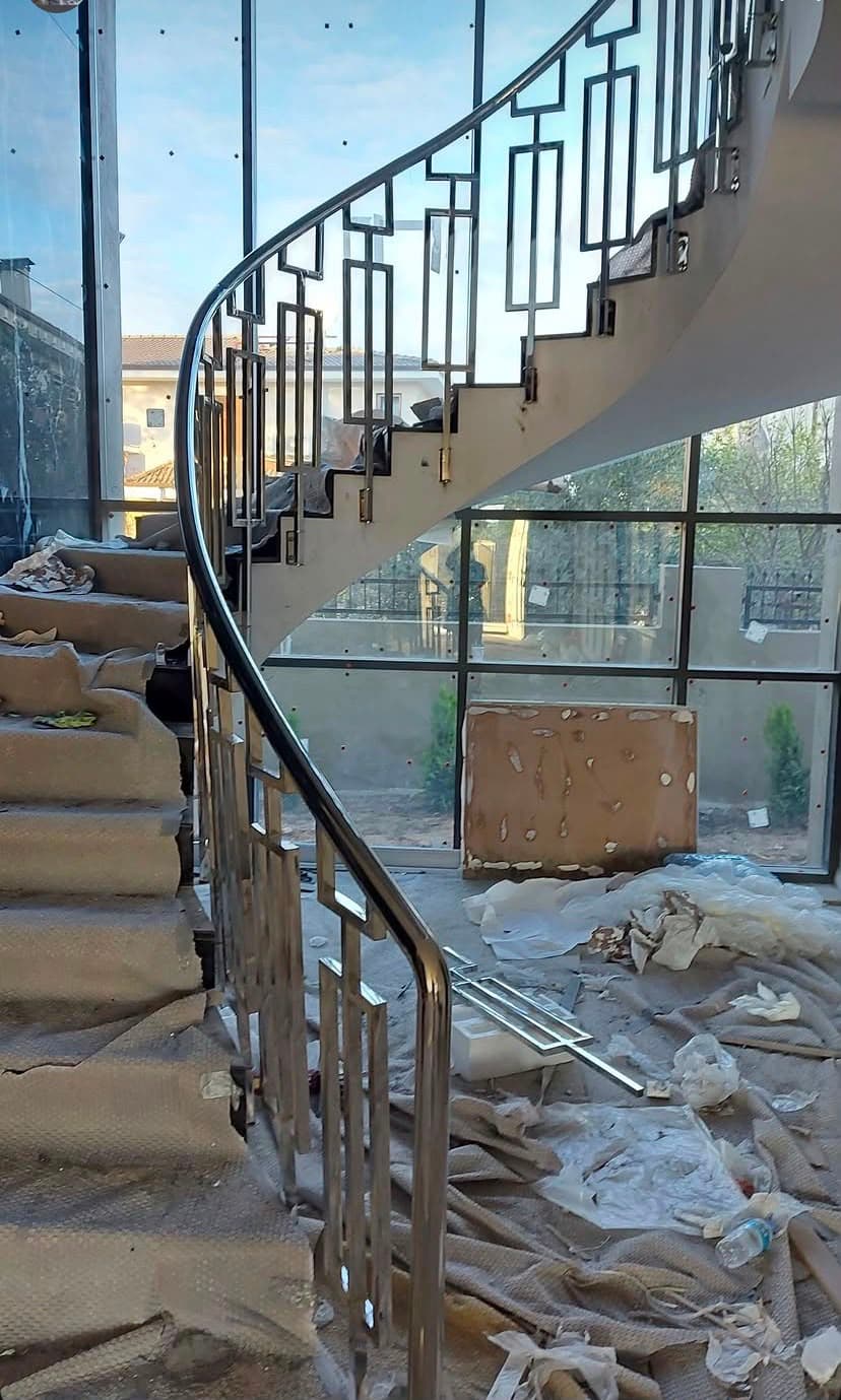 Villa dekoratif merdiven korkuluğu yan görünüm